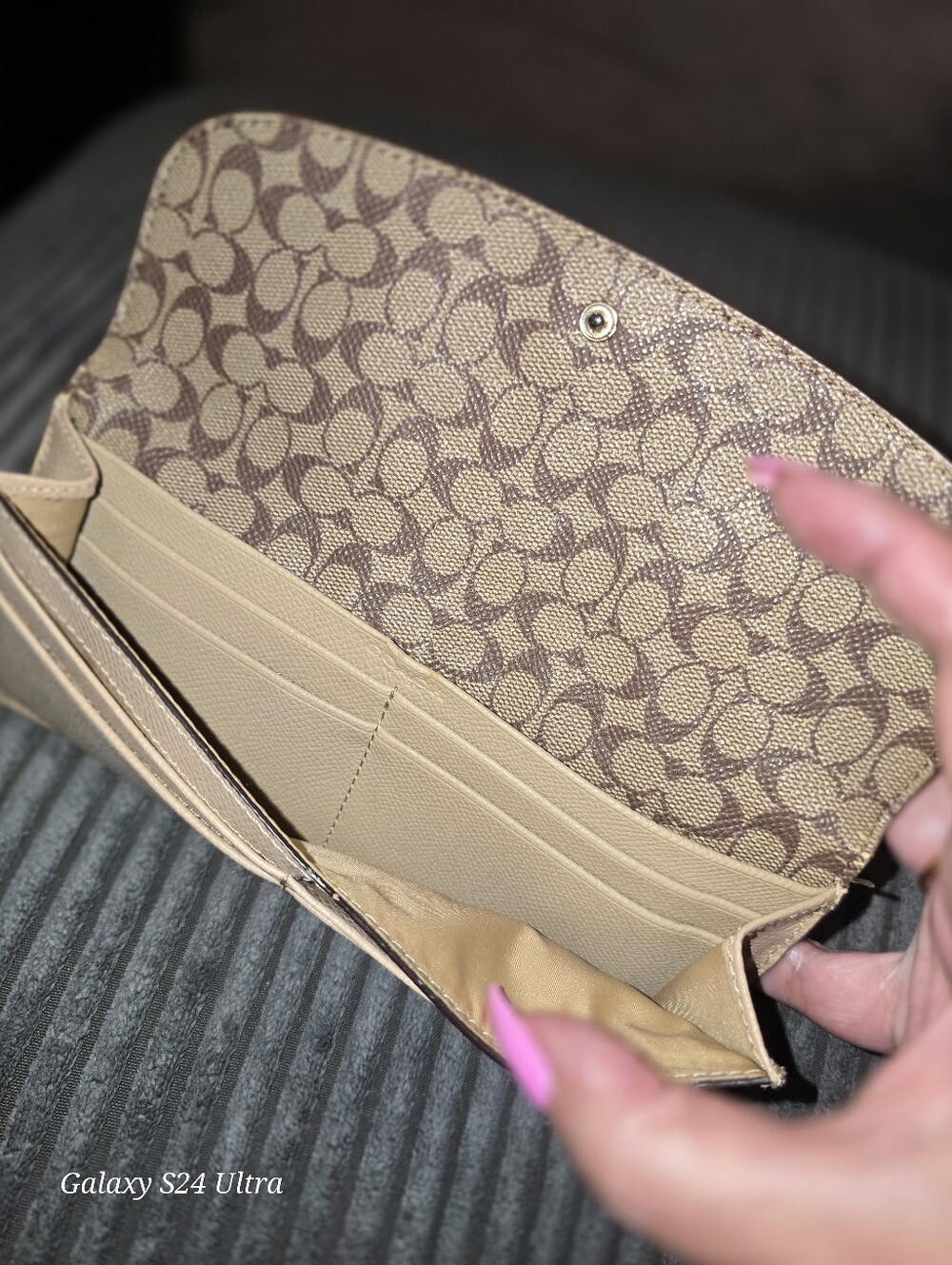 Coach Slim Snap Wallet - Picture 3 of 4